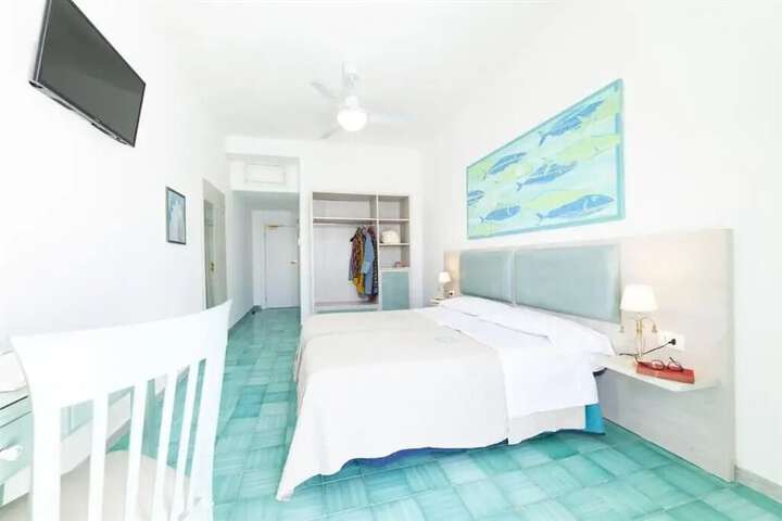 Room 4 of 30