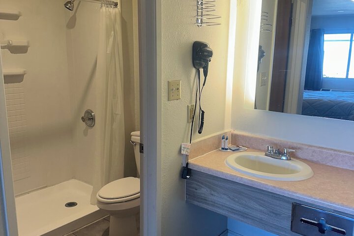 Room 9 of 12