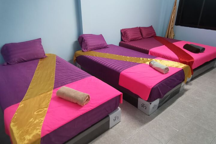 Room 4 of 37