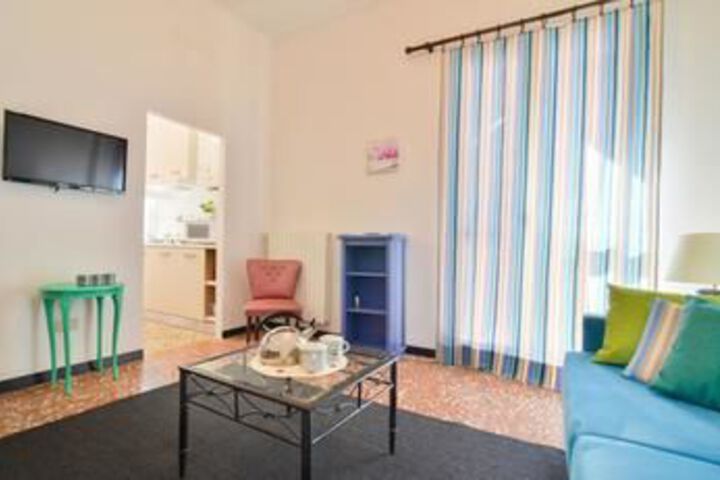 Room 11 of 11