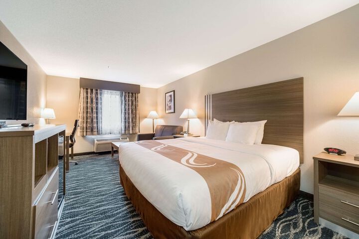 1 King Bed (7 of 10)