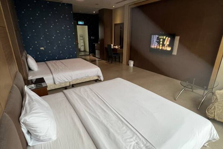 Room 40 of 79