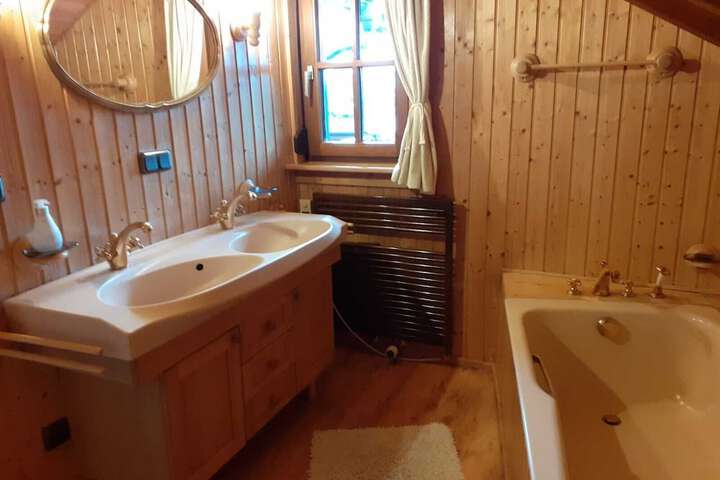 Room 15 of 22