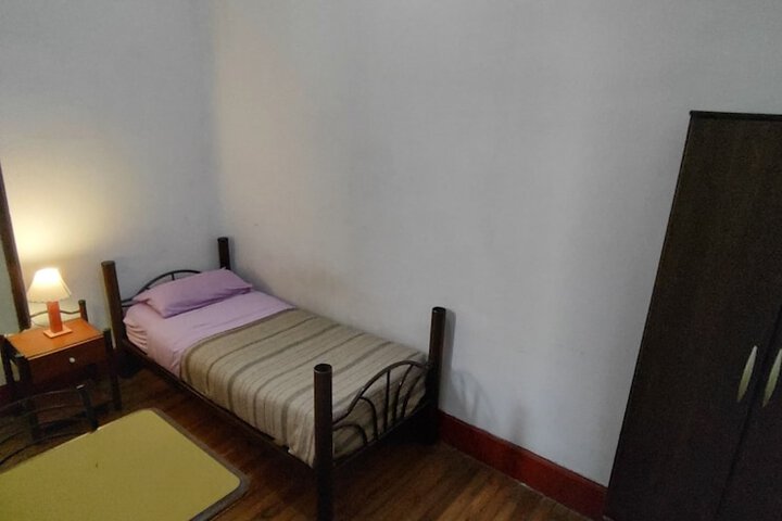 Room 10 of 33