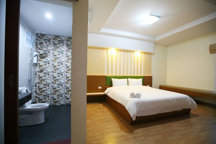 Room 10 of 15