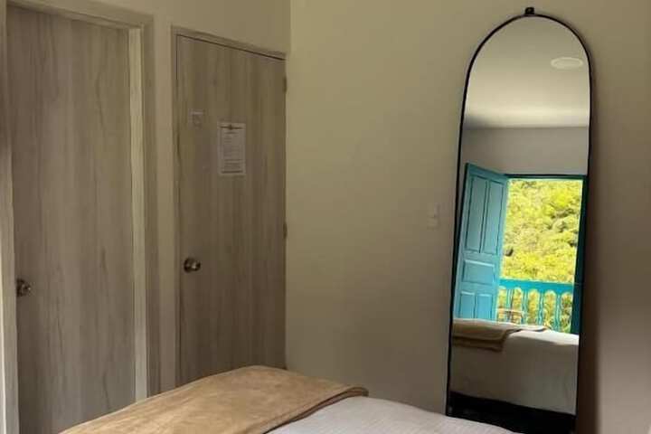Room 11 of 38