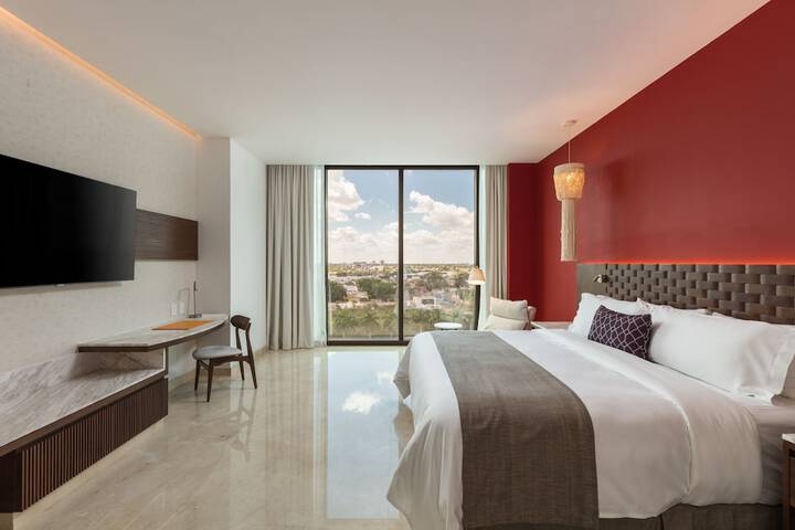 Room 32 of 76