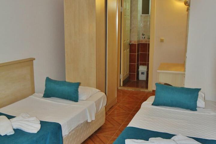 Room 5 of 16