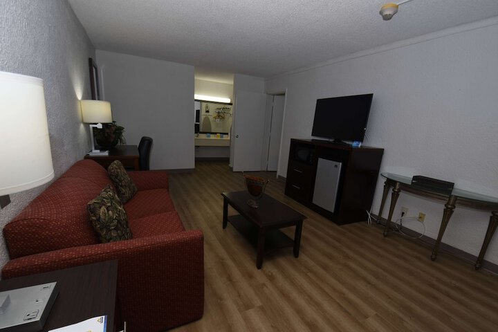 2 Double Beds (12 of 30)