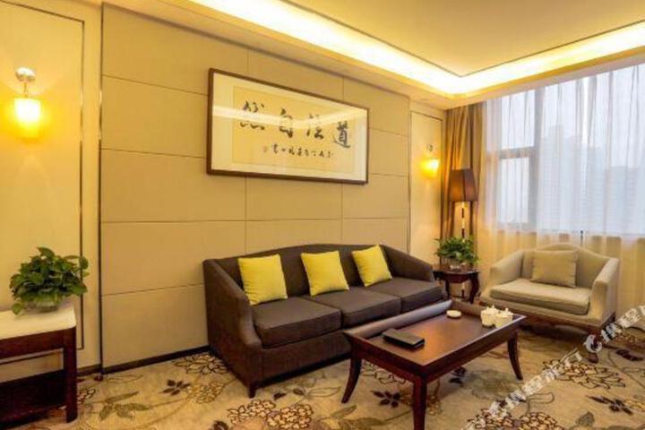 Kaiyuan Zhongzhou International Hotel