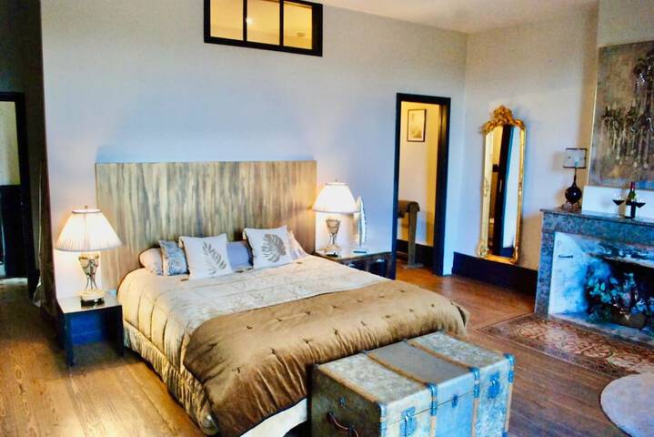 Room 3 of 37