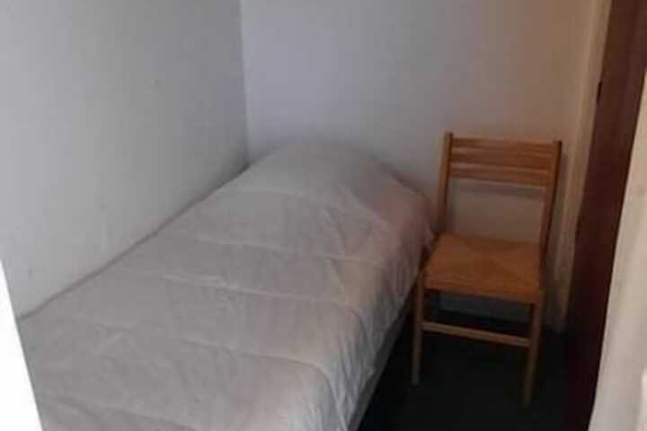 Room 13 of 48