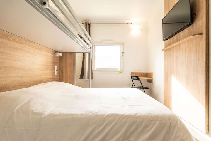 Room 9 of 31