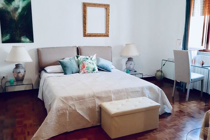 Room 7 of 25