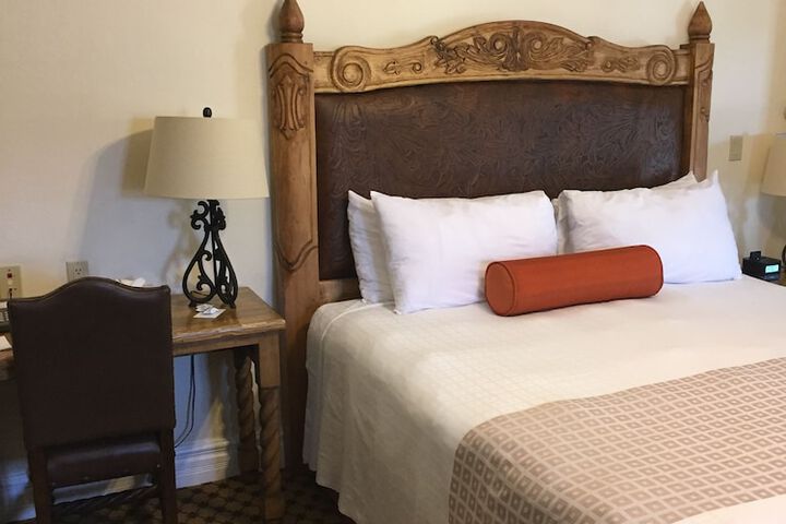 Room 21 of 221