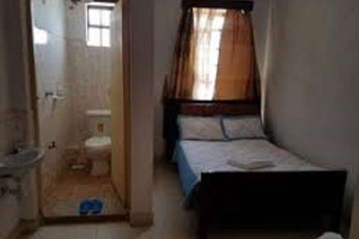 Room 7 of 12