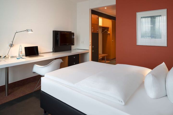 Room 6 of 45
