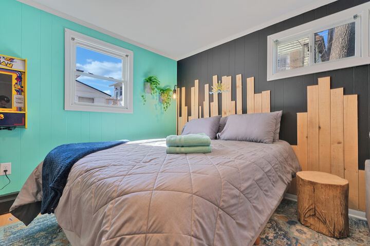 Room 16 of 33
