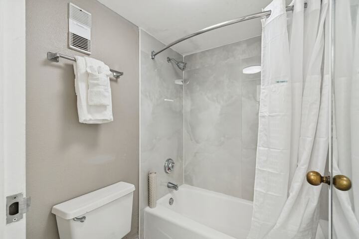 Room 32 of 67