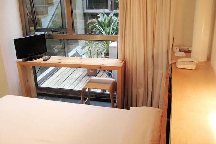 Room 10 of 21