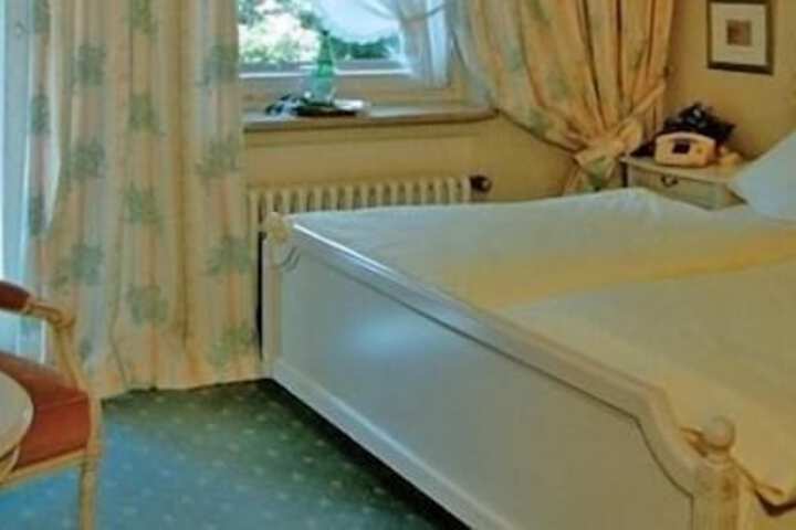 Room 10 of 24