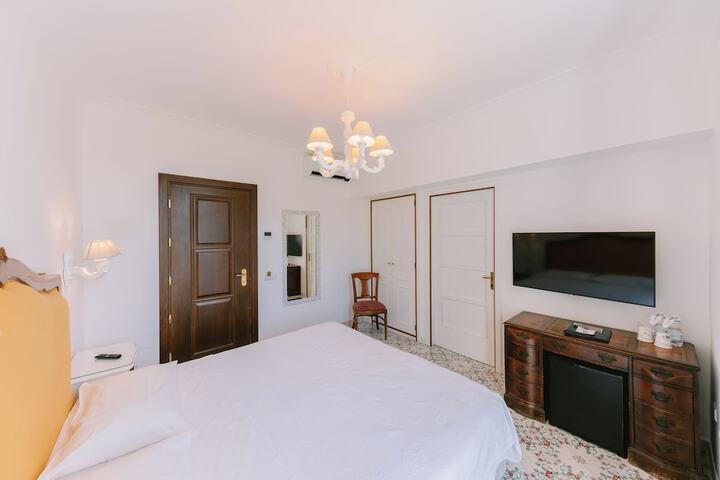 Room 26 of 87