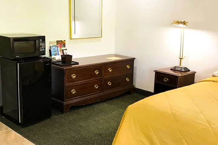 1 King Bed (20 of 27)