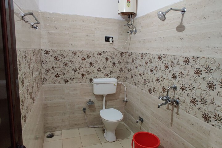 Room 9 of 13