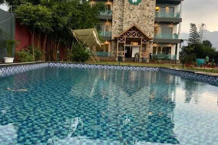 Pool 9 of 13