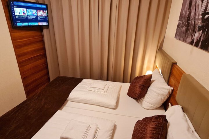 Room 16 of 50