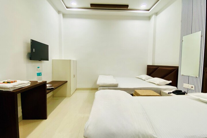 Room 12 of 61