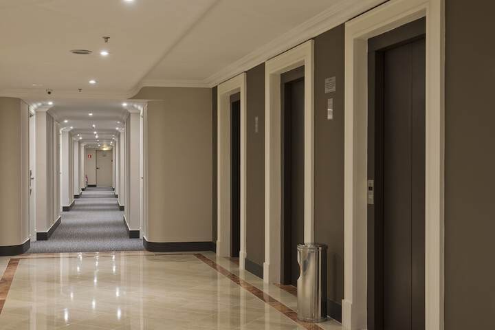 Ballroom/Hall 117 of 128