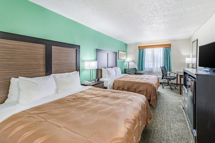 2 Queen Beds (3 of 14)