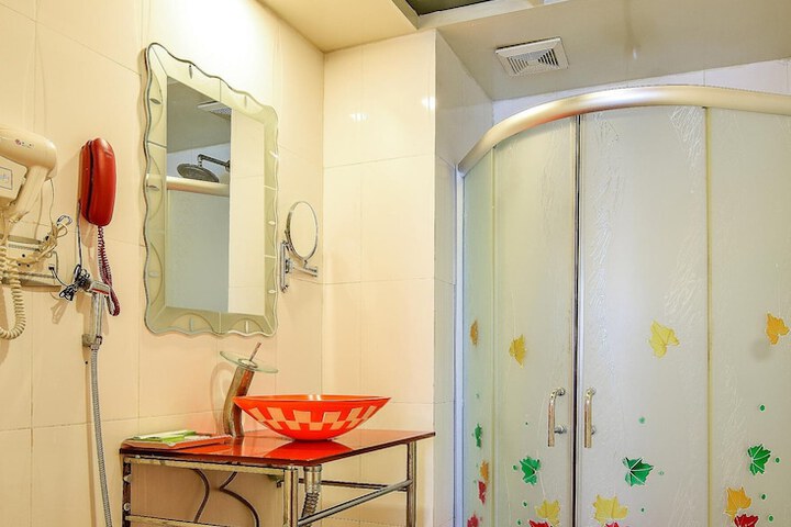 Room 18 of 22