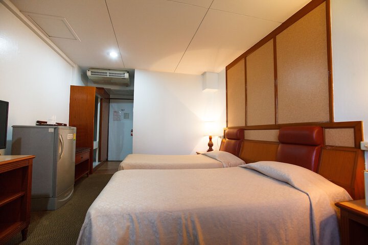 Room 8 of 28