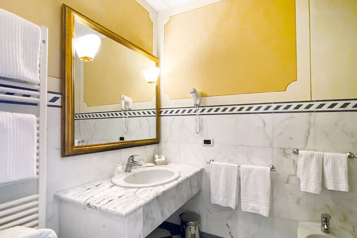 Room 100 of 169