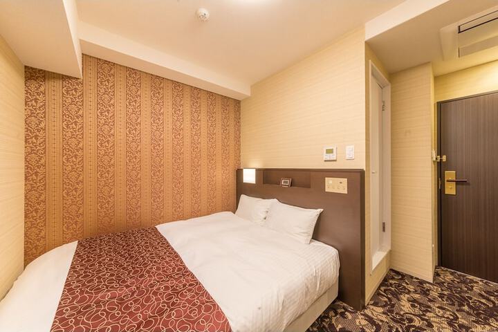 Room 8 of 34