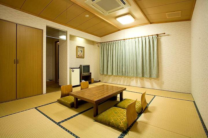 Room 6 of 24