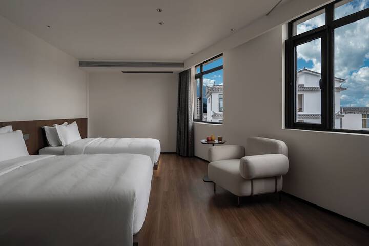 Room 44 of 86
