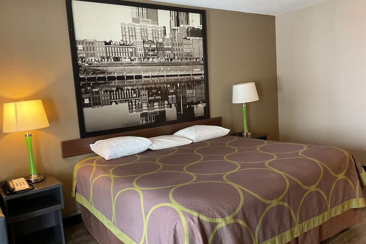 1 King Bed Mobility Accessible (23 of 27)