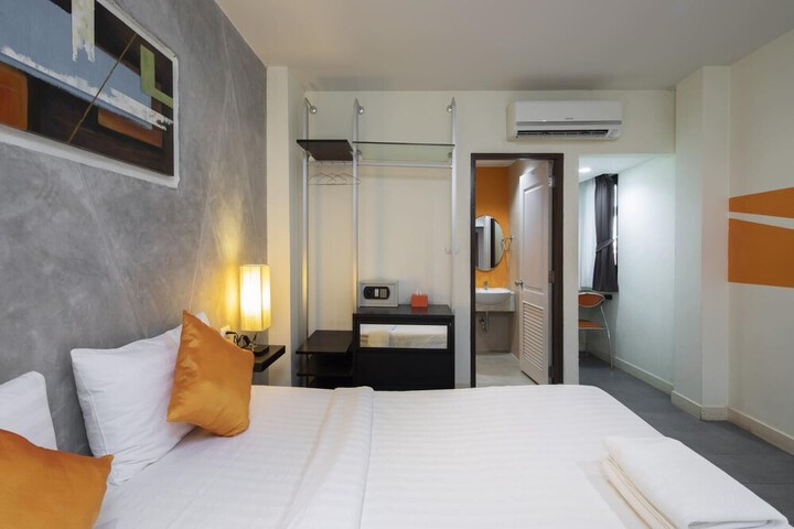 Room 16 of 50