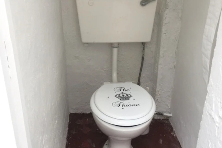 Room 7 of 16