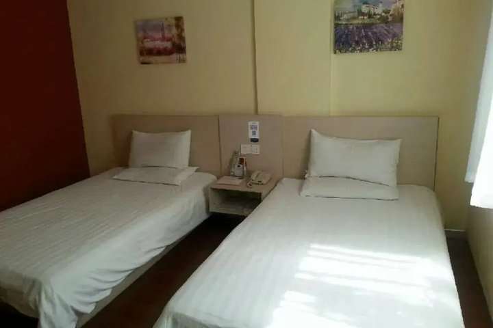 Room 5 of 8