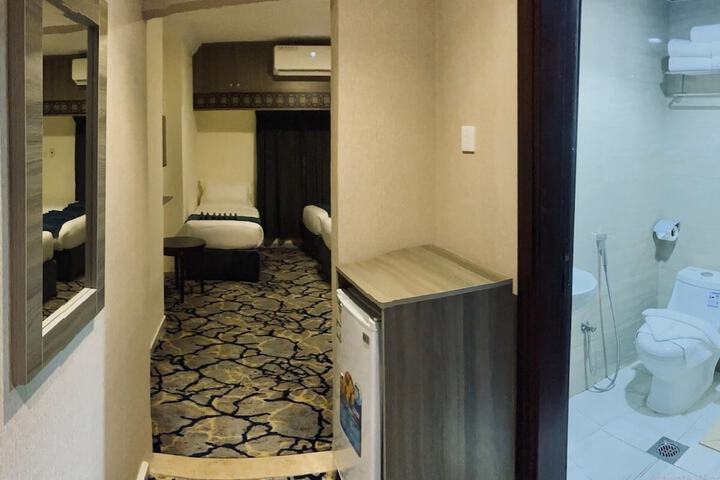 Room 9 of 12