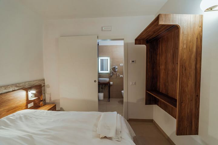 Room 4 of 30