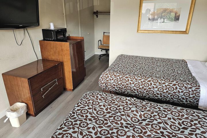 Standard Room, King or Two Doubles (5 of 7)