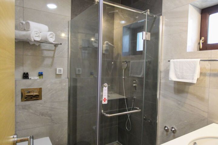 Room 14 of 35