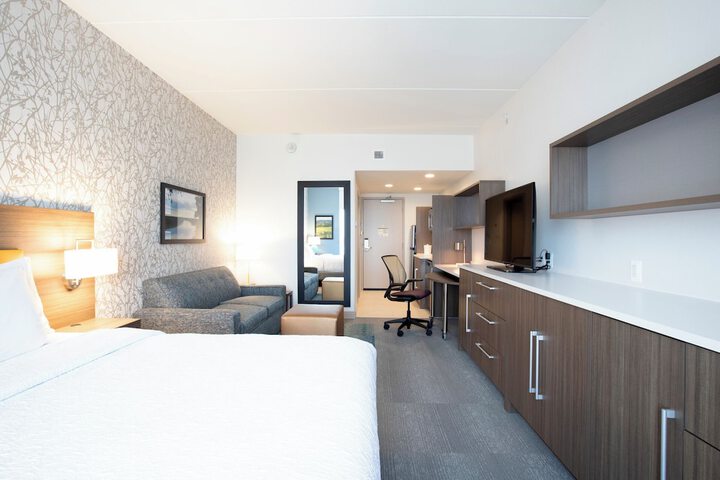 Room 15 of 42