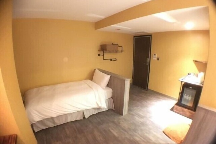 Room 35 of 50