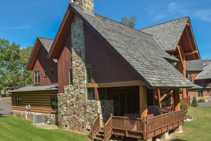 Exterior of Baraboo Lodge Four Bedroom Holiday Home